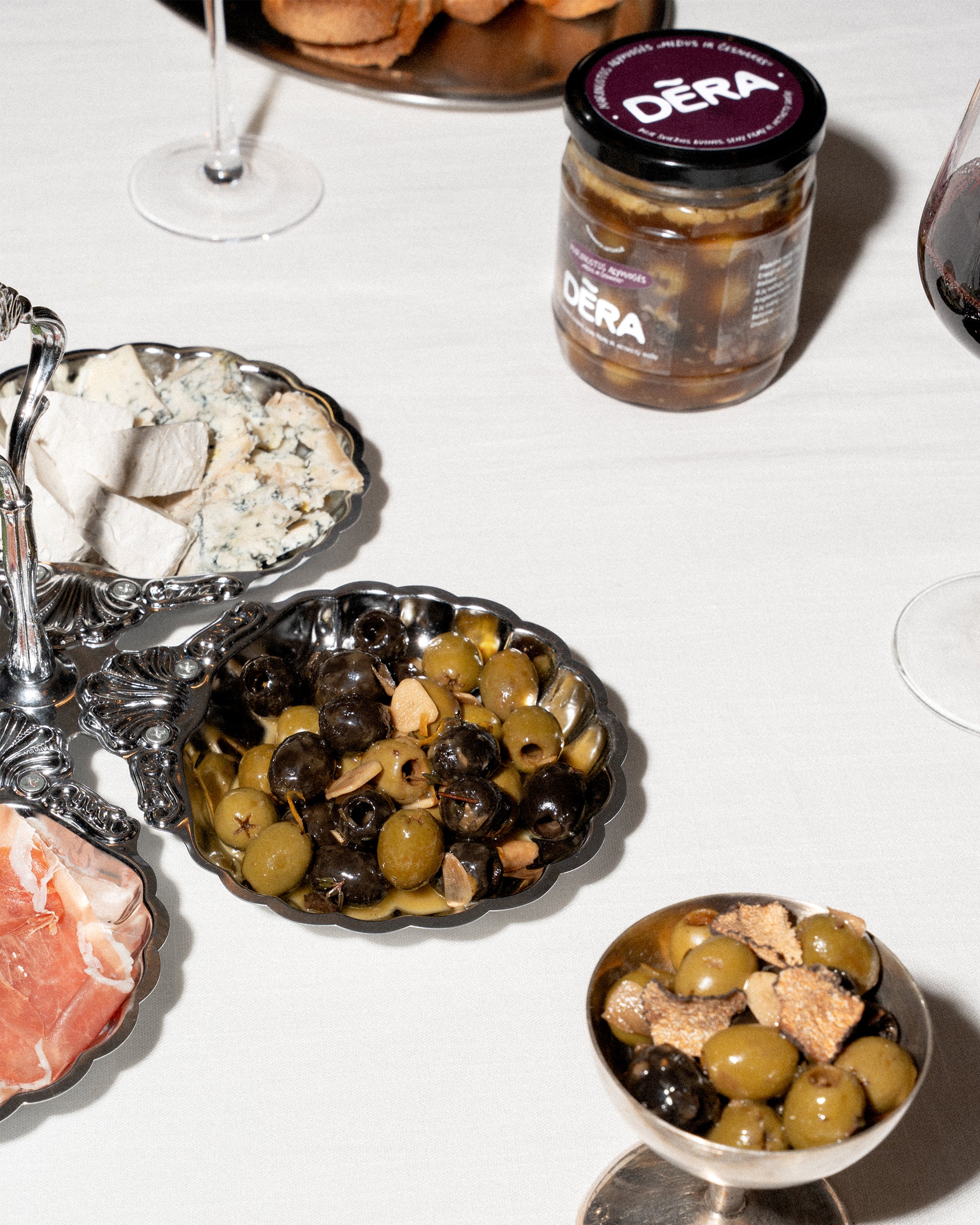 Marinuotos alyvuogės „medus ir česnakas“